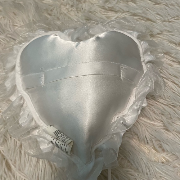 Wedding ring bearer heart shaped pillow NWOT - Picture 2 of 4